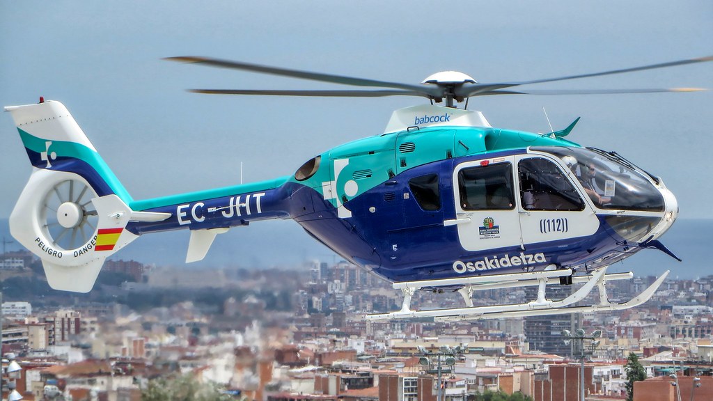 Este corto pero dulce vuelo ofrece unas vistas fenomenales a un precio . Eurocopter Ec135 T2 Ec Jht Osakidetza Babcock Barcelona Flickr