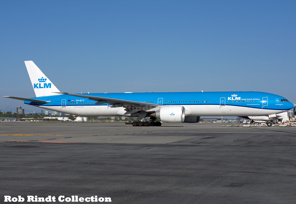 Japan Airlines takes delivery of its first Boeing 787-9 Dreamliner