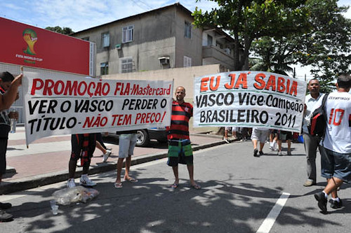 17/03/2022 · vitoria do flamengo por 1x0 sobre o vasco no primeiro jogo da semifinal que aconteceu no estadio do maracanã. Final Brasileirao 2011 Vasco X Flamengo Torcida Do Flameng Flickr