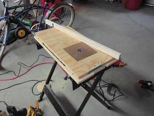 A router table adds versatility to a router by allowing the tool to work upside down. Simple router table | Not quite finished | Richard Holmes
