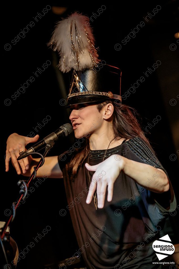 The result, says critic jim fusilli, is alluring and adventurous, as in the new bring me the workhorse. My Brightest Diamond @ La Salumeria della Musica, Milano