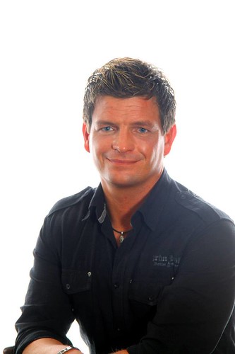 Auf den ersten blick erkenne ich zumindest mola adebisi, der mal im fernsehen musik anmoderiert hat,. Granati-und-Rebell | GRANATI & REBELL, Der