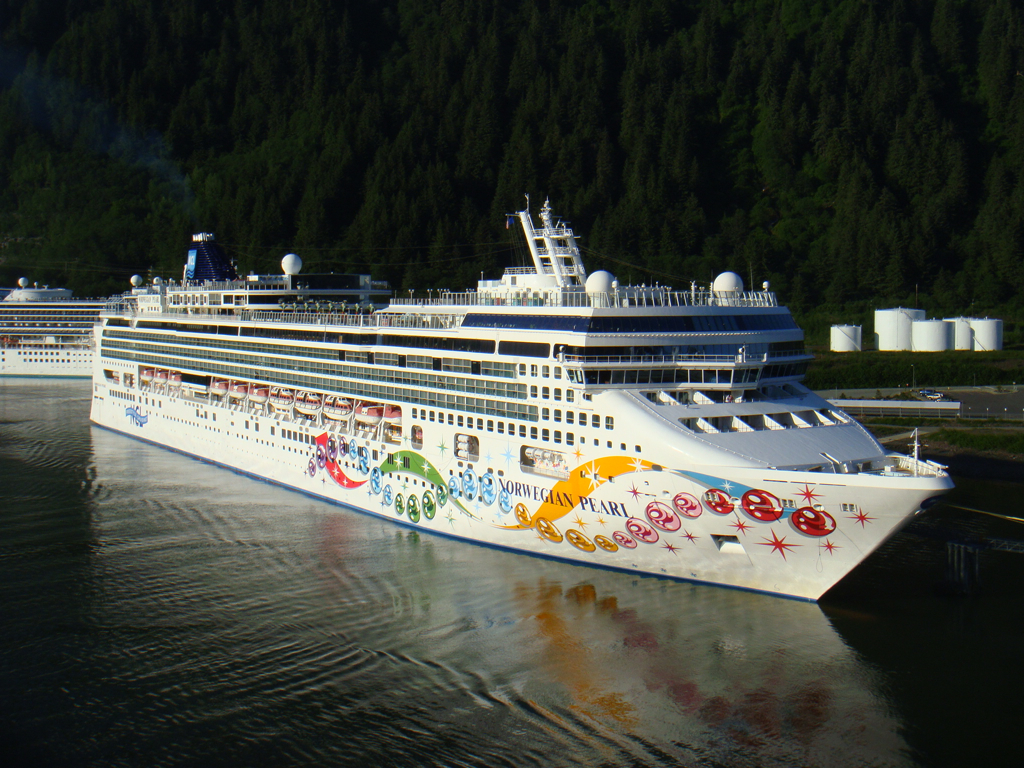 Ncl Norwegian Pearl Norwegian Pearl Docked In Juneau Al