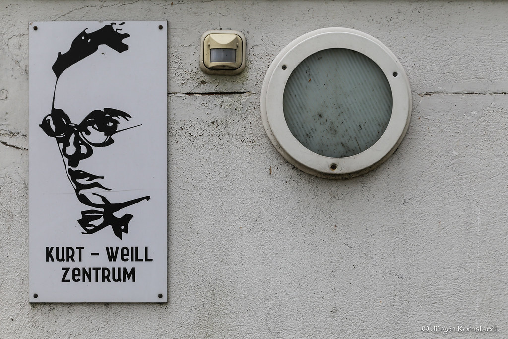 Wohnhaft in neukölln, zu hause auf der bühne: Kurt Weill centre, Dessau | Jürgen Kornstaedt | Flickr