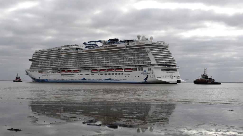 Ncl Norwegian Cruise Lines Norwegian Bliss Emsuberfuhr