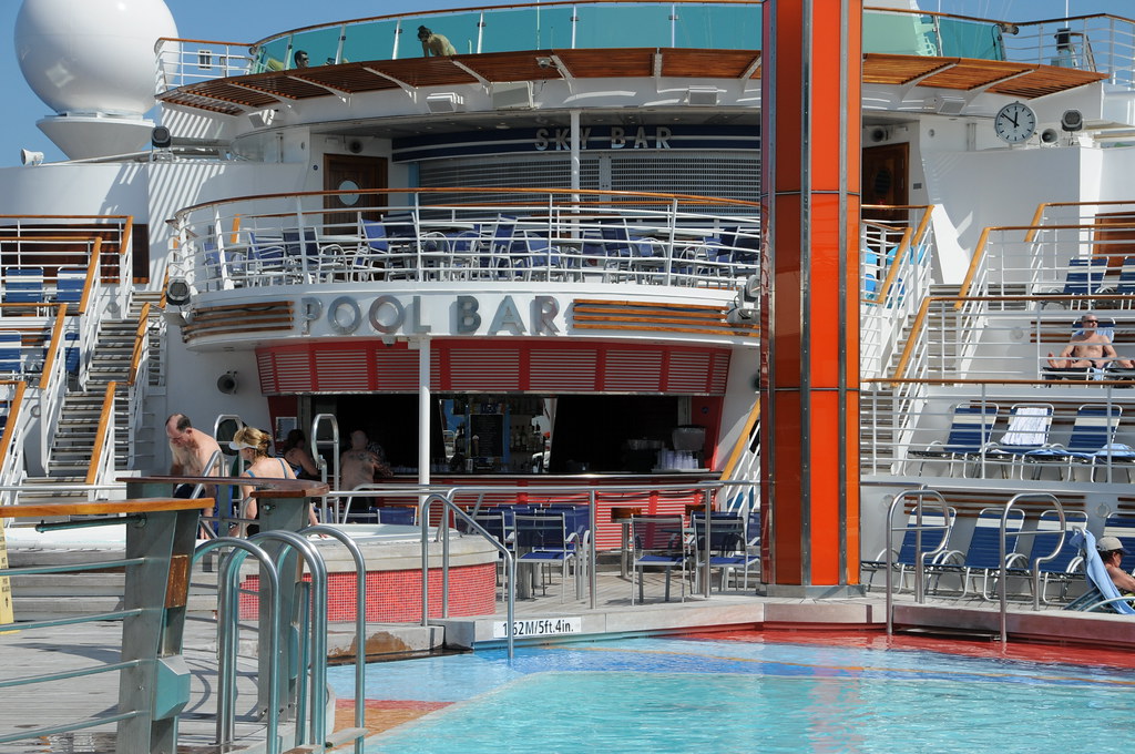 Pool Bar On Royal Caribbean Independence Of The Seas Flickr