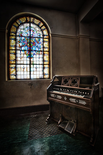 Auriez vous s'il vous plait une adresse ? Clinique Du Diable | TheOtherSide78 | Flickr