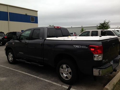 Aluminum tonneau cover on toyota tundra