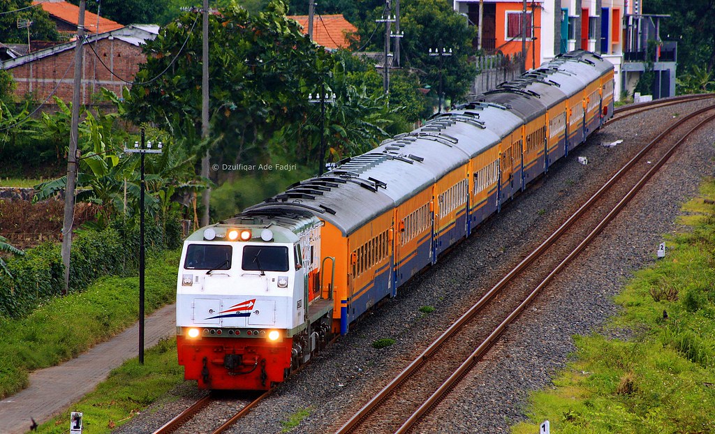 Full trip report ka 201 tawang jaya dari semarang poncol menuju pasar senen. Cc 201 Hidung Miring Ka 178 Tawang Jaya Relasi Pasarsenen Flickr