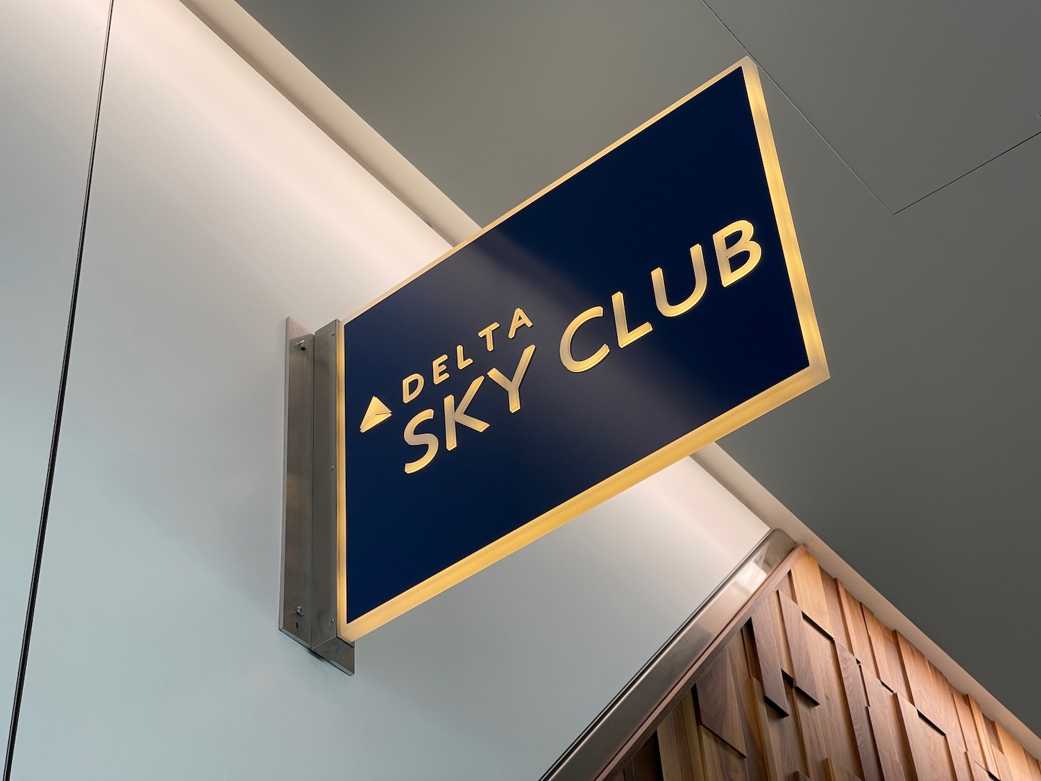 Delta air lines restricts lounge access "in unison" with american