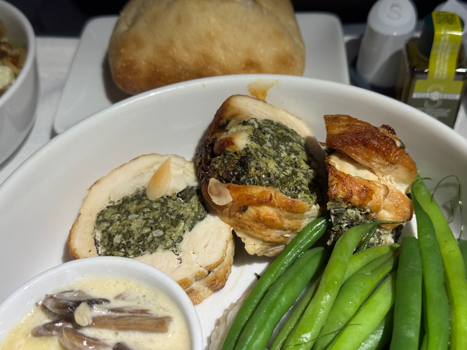American Airlines Business Class Review: Centennial Chicken Florentine Roulade Tasted! (2026)