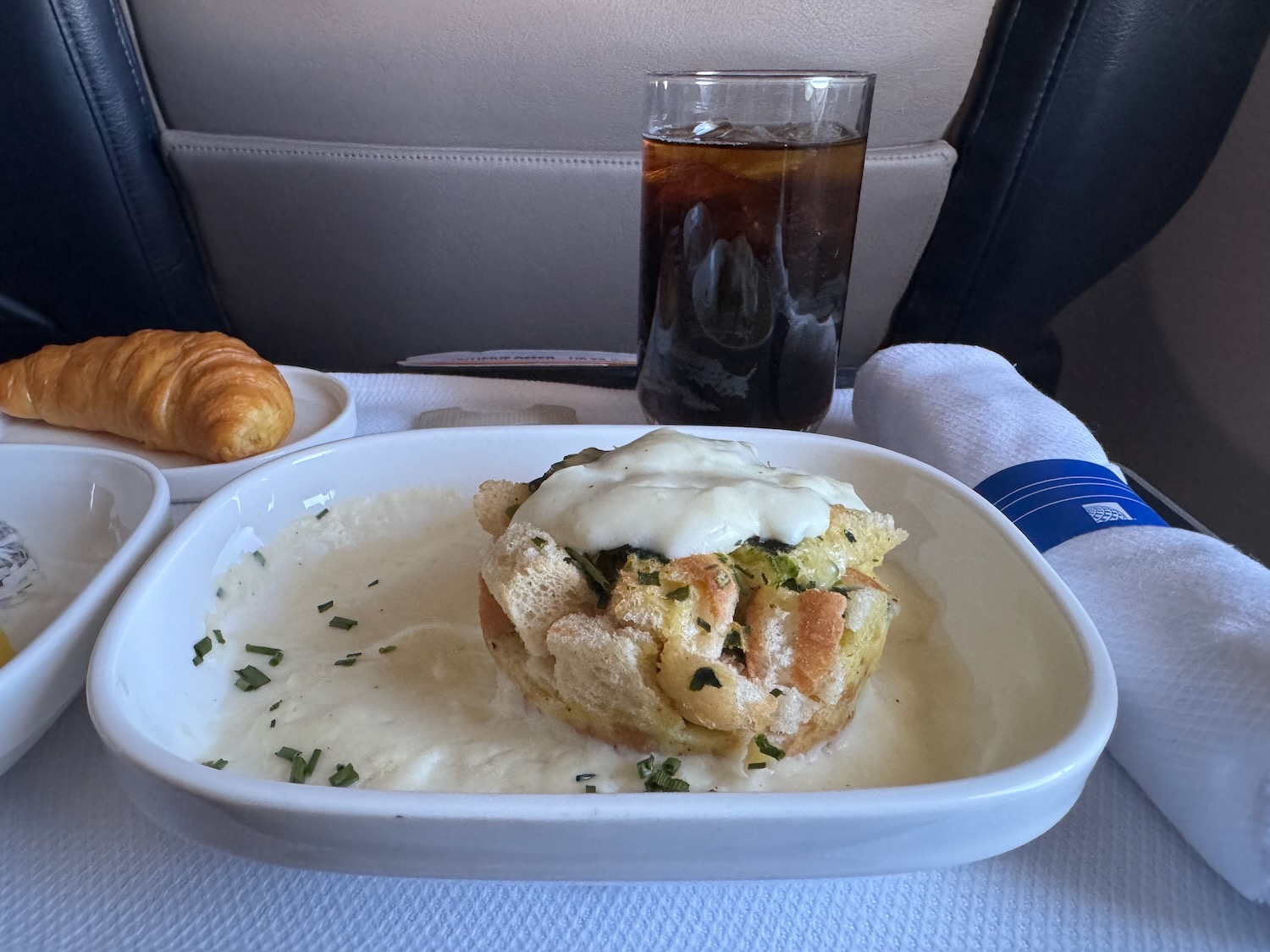 United Airlines First Class Breakfast Review: Which is Better? (2026)