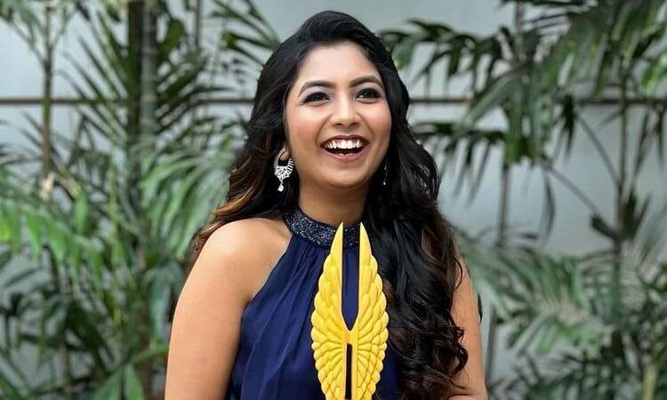 Book anchor RJ Princy Parikh for Live Shows at Best Prices