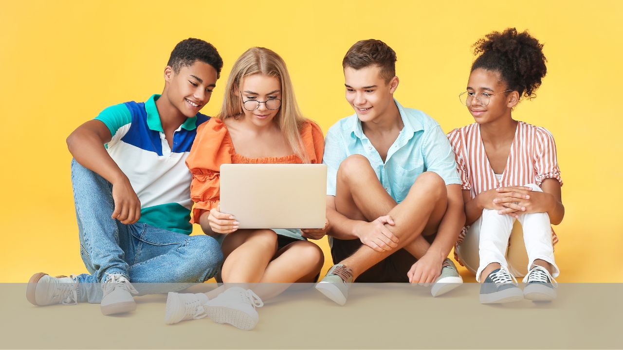 Moodle Teachers – How to create Social Media type learning course in Moodle?