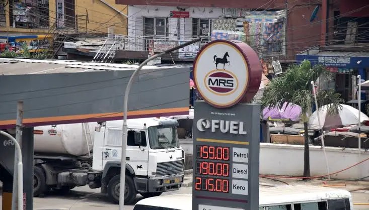 Vehicles Queue Outside An Mrs Filling Station In Abuja During A Petrol Supply Disruption Following Dangote Refinery'S Fuel Price Adjustment.