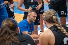 DSC_8007 🏀 𝗣𝗲𝗼𝗽𝗹𝗲 𝗦𝘁𝗿𝗮𝘁𝗲𝗴𝘆 𝗣𝗮𝗻𝘁𝗵𝗲𝗿𝘀 𝗥𝗼𝘀𝗲𝘁𝗼 – 𝗕𝗮𝘁𝘁𝗶𝗽𝗮𝗴𝗹𝗶𝗮 (𝟵𝟮-𝟳𝟳) 𝗧𝗮𝗯𝗲𝗹𝗹𝗶𝗻𝗼 ⚫ 𝙋𝙚𝙤𝙥𝙡𝙚 𝙎𝙩𝙧𝙖𝙩𝙚𝙜𝙮 𝙋𝙖𝙣𝙩𝙝𝙚𝙧𝙨 𝙍𝙤𝙨𝙚𝙩𝙤: 𝘗𝘶𝘪𝘴𝘪𝘴 𝟣𝟦, 𝘓𝘶𝘤𝘢𝘯𝘵𝘰𝘯𝘪 𝟥, 𝘔𝘰𝘳𝘰𝘯𝘪 𝟩, 𝘊𝘢𝘭𝘰𝘳𝘰 𝟣𝟦, 𝘌𝘴𝘱𝘦𝘥𝘢𝘭𝘦 𝟥, 𝘍𝘢𝘳𝘢𝘣𝘦𝘭𝘭𝘰 𝟥, 𝘝𝘦𝘳𝘭𝘢𝘴𝘦𝘷𝘪𝘤 𝟫, 𝘉𝘶𝘳𝘢 𝟩, 𝘊𝘰𝘴𝘦𝘳 𝟪, 𝘜𝘴𝘵𝘣𝘺 𝟤𝟤, 𝘊𝘪𝘰𝘮𝘮𝘰 𝟤. 𝘊𝘰𝘢𝘤𝘩: 𝘙𝘪𝘨𝘩𝘪 🟠 𝘽𝙖𝙩𝙩𝙞𝙥𝙖𝙜𝙡𝙞𝙖: 𝘗𝘦𝘰𝘱𝘭𝘦𝘴 𝟣𝟨, 𝘍𝘰𝘬𝘬𝘦 𝟣𝟧, 𝘈𝘯𝘨𝘦𝘭𝘶𝘤𝘤𝘪 𝟦, 𝘗𝘰𝘵𝘰𝘭𝘪𝘤𝘤𝘩𝘪𝘰 𝟥, 𝘝𝘢𝘳𝘰𝘯𝘦, 𝘌𝘷𝘢𝘯𝘨𝘦𝘭𝘪𝘴𝘵𝘢 𝟤, 𝘝𝘢𝘭𝘤𝘩𝘦𝘷𝘢 𝟪, 𝘊𝘶𝘱𝘪𝘥𝘰 𝟣𝟧, 𝘕𝘢𝘵𝘢𝘣𝘰𝘶 𝟣𝟣, 𝘗𝘢𝘯𝘴𝘪𝘯𝘪. 𝘊𝘰𝘢𝘤𝘩: 𝘉𝘳𝘢𝘪𝘥𝘰𝘵𝘵𝘪