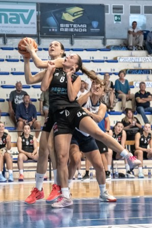 DSC_8031 🏀 𝗣𝗲𝗼𝗽𝗹𝗲 𝗦𝘁𝗿𝗮𝘁𝗲𝗴𝘆 𝗣𝗮𝗻𝘁𝗵𝗲𝗿𝘀 𝗥𝗼𝘀𝗲𝘁𝗼 – 𝗕𝗮𝘁𝘁𝗶𝗽𝗮𝗴𝗹𝗶𝗮 (𝟵𝟮-𝟳𝟳) 𝗧𝗮𝗯𝗲𝗹𝗹𝗶𝗻𝗼 ⚫ 𝙋𝙚𝙤𝙥𝙡𝙚 𝙎𝙩𝙧𝙖𝙩𝙚𝙜𝙮 𝙋𝙖𝙣𝙩𝙝𝙚𝙧𝙨 𝙍𝙤𝙨𝙚𝙩𝙤: 𝘗𝘶𝘪𝘴𝘪𝘴 𝟣𝟦, 𝘓𝘶𝘤𝘢𝘯𝘵𝘰𝘯𝘪 𝟥, 𝘔𝘰𝘳𝘰𝘯𝘪 𝟩, 𝘊𝘢𝘭𝘰𝘳𝘰 𝟣𝟦, 𝘌𝘴𝘱𝘦𝘥𝘢𝘭𝘦 𝟥, 𝘍𝘢𝘳𝘢𝘣𝘦𝘭𝘭𝘰 𝟥, 𝘝𝘦𝘳𝘭𝘢𝘴𝘦𝘷𝘪𝘤 𝟫, 𝘉𝘶𝘳𝘢 𝟩, 𝘊𝘰𝘴𝘦𝘳 𝟪, 𝘜𝘴𝘵𝘣𝘺 𝟤𝟤, 𝘊𝘪𝘰𝘮𝘮𝘰 𝟤. 𝘊𝘰𝘢𝘤𝘩: 𝘙𝘪𝘨𝘩𝘪 🟠 𝘽𝙖𝙩𝙩𝙞𝙥𝙖𝙜𝙡𝙞𝙖: 𝘗𝘦𝘰𝘱𝘭𝘦𝘴 𝟣𝟨, 𝘍𝘰𝘬𝘬𝘦 𝟣𝟧, 𝘈𝘯𝘨𝘦𝘭𝘶𝘤𝘤𝘪 𝟦, 𝘗𝘰𝘵𝘰𝘭𝘪𝘤𝘤𝘩𝘪𝘰 𝟥, 𝘝𝘢𝘳𝘰𝘯𝘦, 𝘌𝘷𝘢𝘯𝘨𝘦𝘭𝘪𝘴𝘵𝘢 𝟤, 𝘝𝘢𝘭𝘤𝘩𝘦𝘷𝘢 𝟪, 𝘊𝘶𝘱𝘪𝘥𝘰 𝟣𝟧, 𝘕𝘢𝘵𝘢𝘣𝘰𝘶 𝟣𝟣, 𝘗𝘢𝘯𝘴𝘪𝘯𝘪. 𝘊𝘰𝘢𝘤𝘩: 𝘉𝘳𝘢𝘪𝘥𝘰𝘵𝘵𝘪