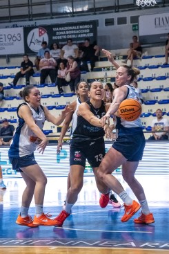 DSC_8048 🏀 𝗣𝗲𝗼𝗽𝗹𝗲 𝗦𝘁𝗿𝗮𝘁𝗲𝗴𝘆 𝗣𝗮𝗻𝘁𝗵𝗲𝗿𝘀 𝗥𝗼𝘀𝗲𝘁𝗼 – 𝗕𝗮𝘁𝘁𝗶𝗽𝗮𝗴𝗹𝗶𝗮 (𝟵𝟮-𝟳𝟳) 𝗧𝗮𝗯𝗲𝗹𝗹𝗶𝗻𝗼 ⚫ 𝙋𝙚𝙤𝙥𝙡𝙚 𝙎𝙩𝙧𝙖𝙩𝙚𝙜𝙮 𝙋𝙖𝙣𝙩𝙝𝙚𝙧𝙨 𝙍𝙤𝙨𝙚𝙩𝙤: 𝘗𝘶𝘪𝘴𝘪𝘴 𝟣𝟦, 𝘓𝘶𝘤𝘢𝘯𝘵𝘰𝘯𝘪 𝟥, 𝘔𝘰𝘳𝘰𝘯𝘪 𝟩, 𝘊𝘢𝘭𝘰𝘳𝘰 𝟣𝟦, 𝘌𝘴𝘱𝘦𝘥𝘢𝘭𝘦 𝟥, 𝘍𝘢𝘳𝘢𝘣𝘦𝘭𝘭𝘰 𝟥, 𝘝𝘦𝘳𝘭𝘢𝘴𝘦𝘷𝘪𝘤 𝟫, 𝘉𝘶𝘳𝘢 𝟩, 𝘊𝘰𝘴𝘦𝘳 𝟪, 𝘜𝘴𝘵𝘣𝘺 𝟤𝟤, 𝘊𝘪𝘰𝘮𝘮𝘰 𝟤. 𝘊𝘰𝘢𝘤𝘩: 𝘙𝘪𝘨𝘩𝘪 🟠 𝘽𝙖𝙩𝙩𝙞𝙥𝙖𝙜𝙡𝙞𝙖: 𝘗𝘦𝘰𝘱𝘭𝘦𝘴 𝟣𝟨, 𝘍𝘰𝘬𝘬𝘦 𝟣𝟧, 𝘈𝘯𝘨𝘦𝘭𝘶𝘤𝘤𝘪 𝟦, 𝘗𝘰𝘵𝘰𝘭𝘪𝘤𝘤𝘩𝘪𝘰 𝟥, 𝘝𝘢𝘳𝘰𝘯𝘦, 𝘌𝘷𝘢𝘯𝘨𝘦𝘭𝘪𝘴𝘵𝘢 𝟤, 𝘝𝘢𝘭𝘤𝘩𝘦𝘷𝘢 𝟪, 𝘊𝘶𝘱𝘪𝘥𝘰 𝟣𝟧, 𝘕𝘢𝘵𝘢𝘣𝘰𝘶 𝟣𝟣, 𝘗𝘢𝘯𝘴𝘪𝘯𝘪. 𝘊𝘰𝘢𝘤𝘩: 𝘉𝘳𝘢𝘪𝘥𝘰𝘵𝘵𝘪