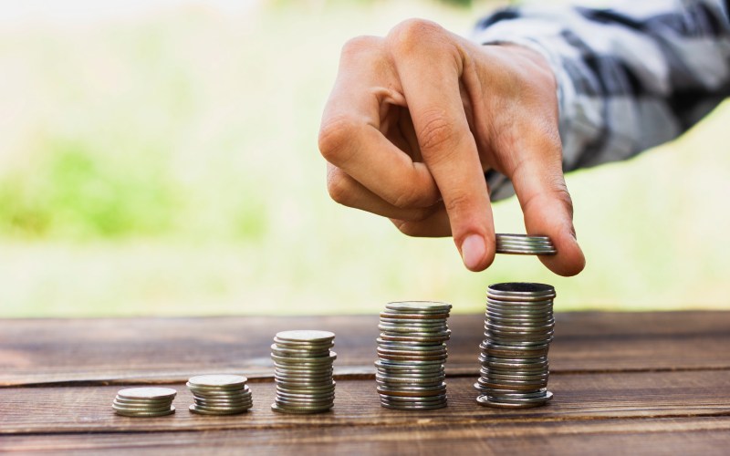 coins-scale-stack-table