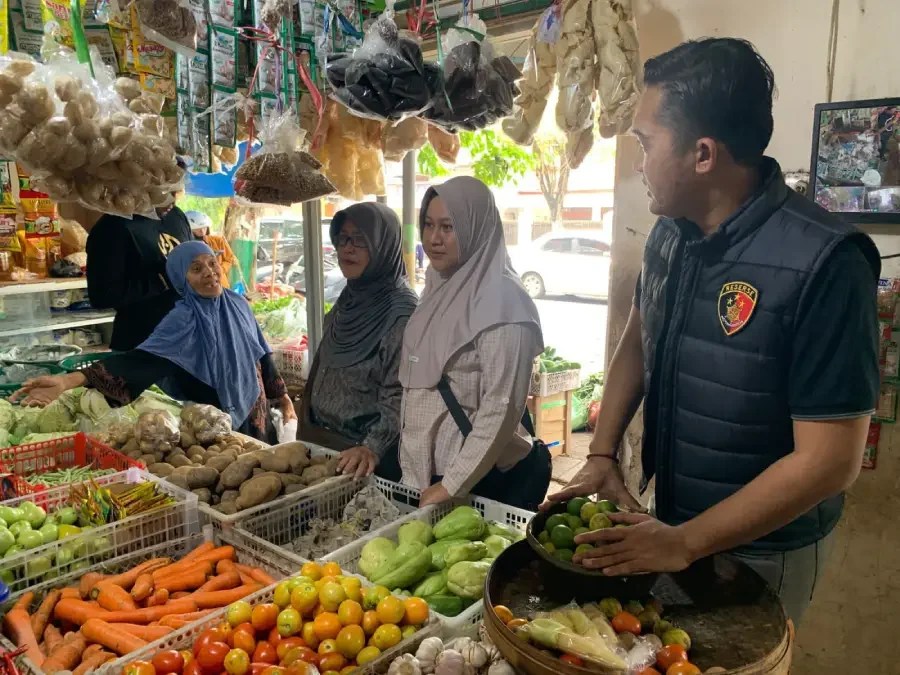 Satgas Pangan Polres Pamekasan melakukan inspeksi mendadak (sidak) guna memantau ketersediaan stok dan stabilitas harga bahan pokok