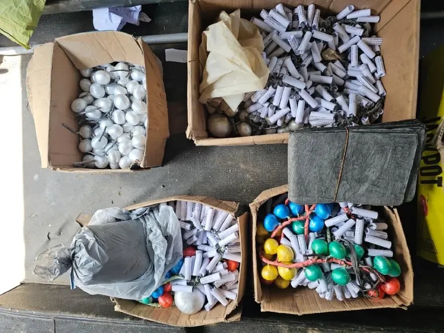 Gudang Petasan Rumahan di Palengaan Digerebek, Polisi Amankan Ribuan Mercon dan Kejar Empat Pelaku