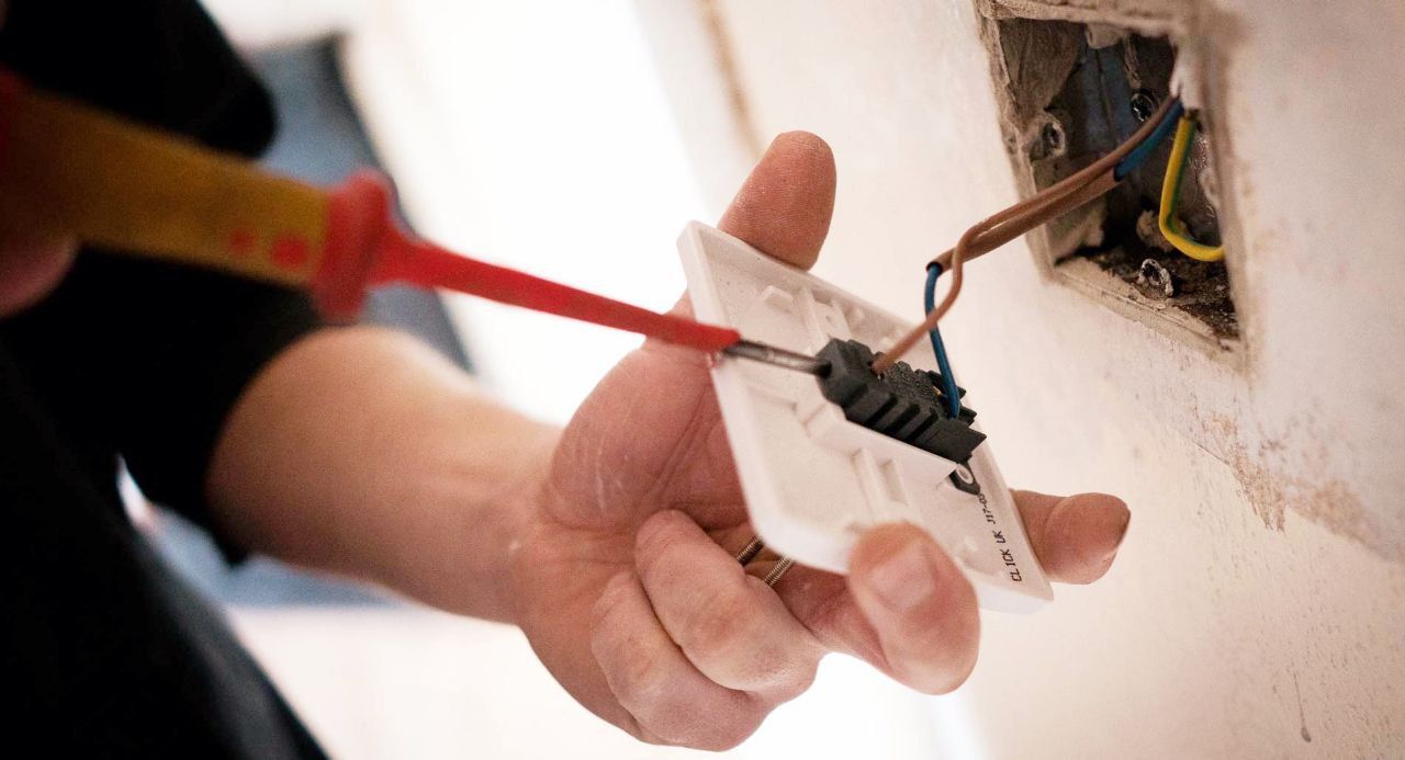 il piccolo elettrico electrician banner mybuilder