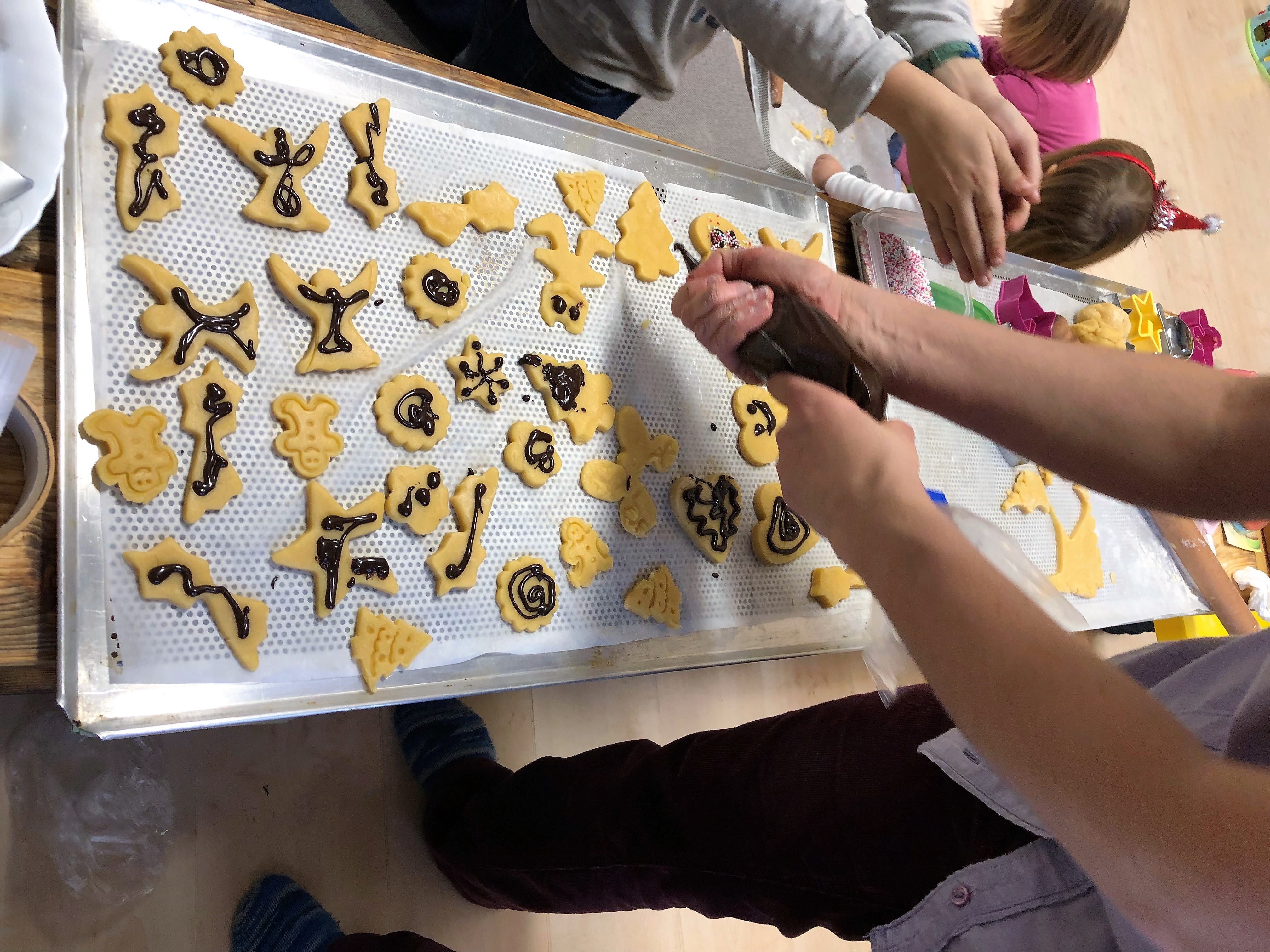 Nyílt nap és karácsonyi műhely - linzersütés