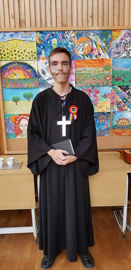 Episcopul Roman Ciorogariu, interpretat de Alex Lascu