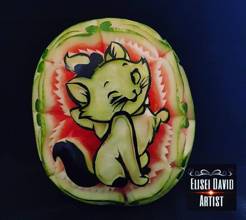 Autor fruit carving: Elisei David