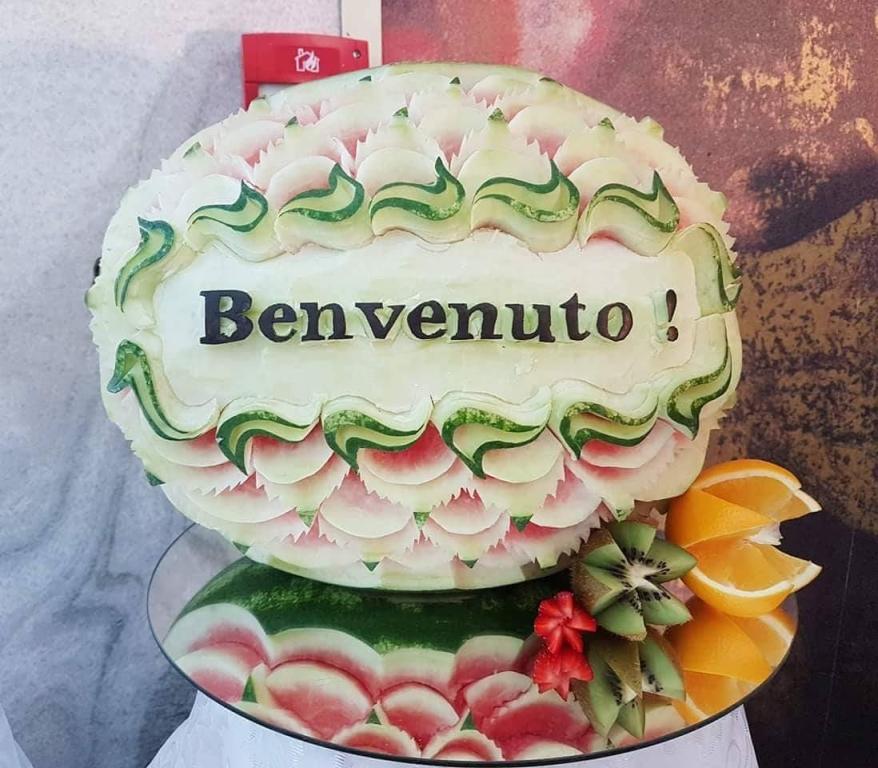 Autor fruit carving: Elisei David