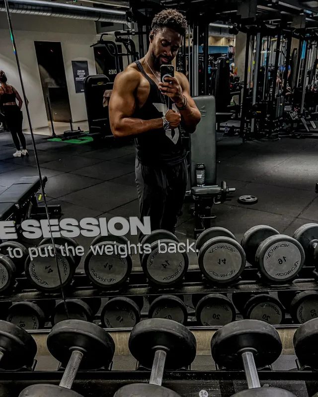 Trainmore Homepage - Modern City Picture - Ultra HD