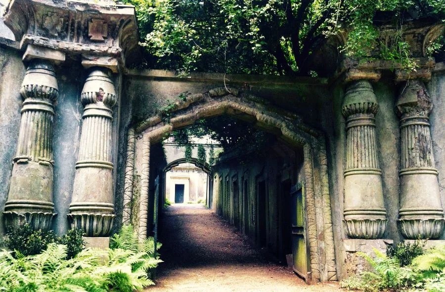 Highgate Cemetery: A spooky tourist guide