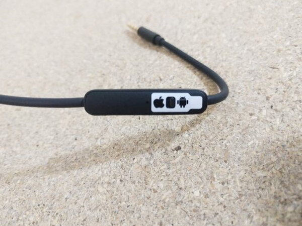 The FIIL CANVIIS Pro inline remote with an Android and iOS switch built in