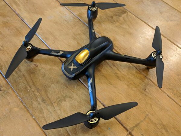 Hubsan H501A X4 Air Pro on wooden table