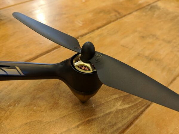Hubsan H501A propellers mounted on motors