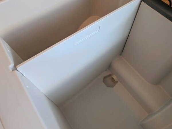 Cooler interior corner