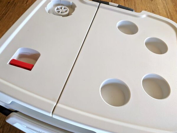 Cooler lid with cup holders