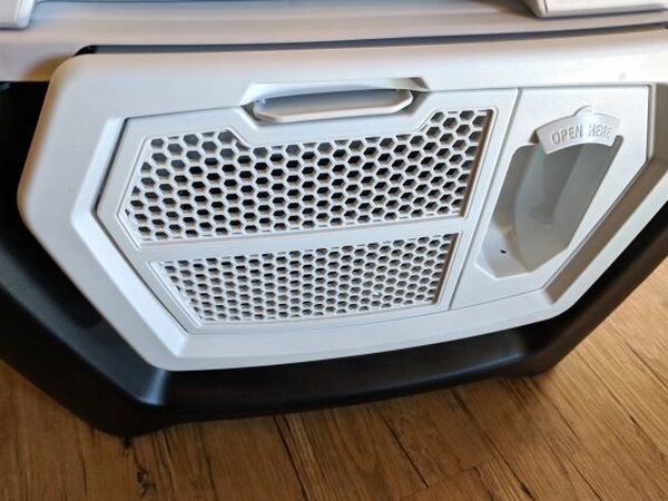 Front speaker panel closed