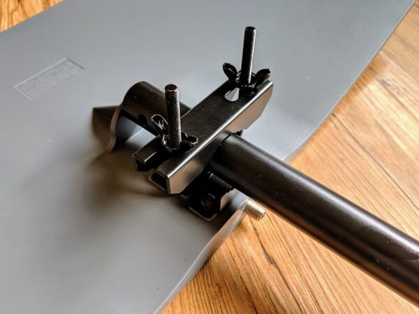 Wingnut bracket holding the Sail antenna mounting bar