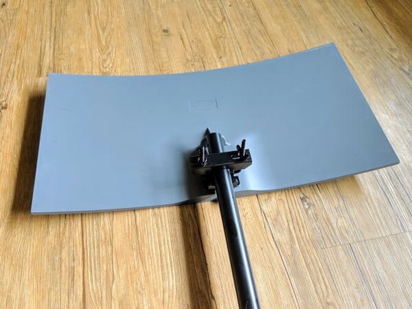 Mohu Sail antenna with mounting bar installed
