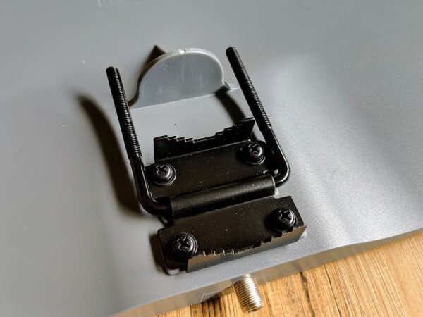 Mounting bracket attached to the back of the Mohu Sail antenna