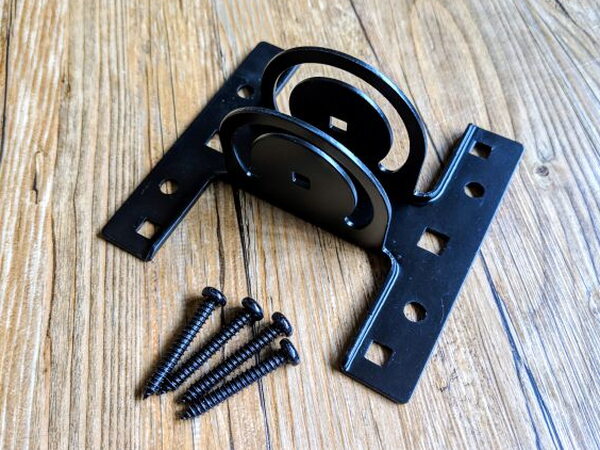 Bottom mounting plate and screws for the Mohu Sail antenna