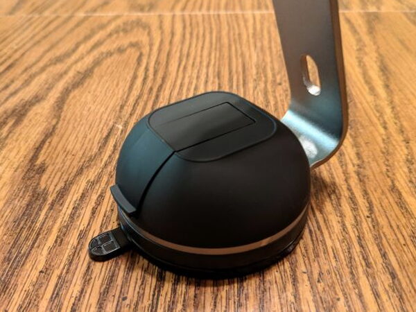 Desktop base clamp closed