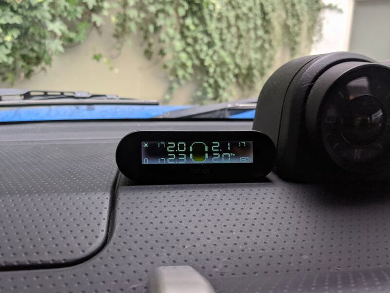 The dashboard display shows each tire reading after the sensors connect.