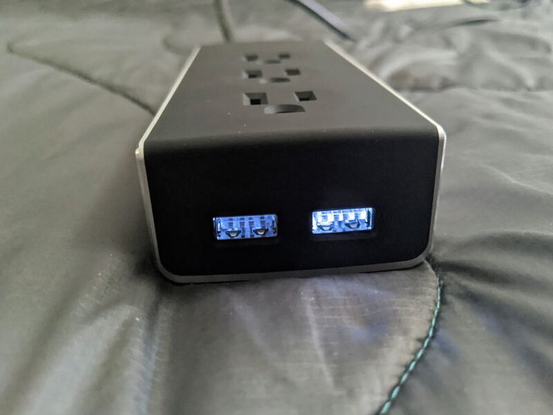 The USB ports also light up, making them easy to see from the end of the unit.
