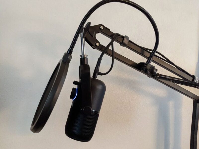 Mounted at an angle on the boom arm with a separate pop filter, which helped work around the cable clearance issue.