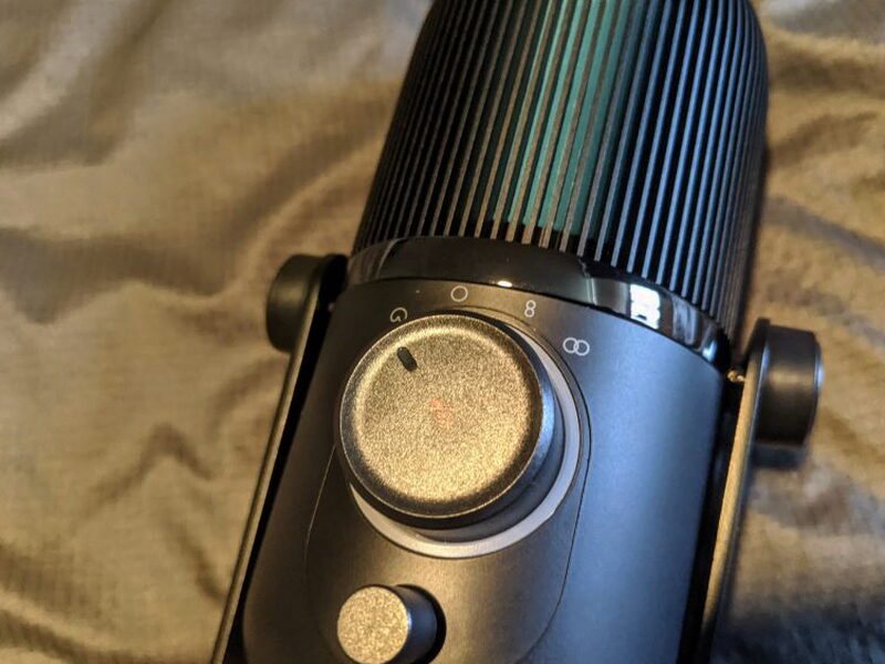 The directional pattern dial up close: cardioid, omnidirectional, bidirectional, and stereo icons around the edge.
