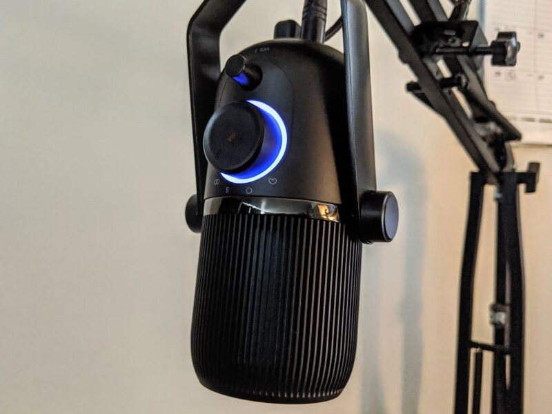 Mounted on the boom arm, the ring lit blue to show it’s in volume mode.