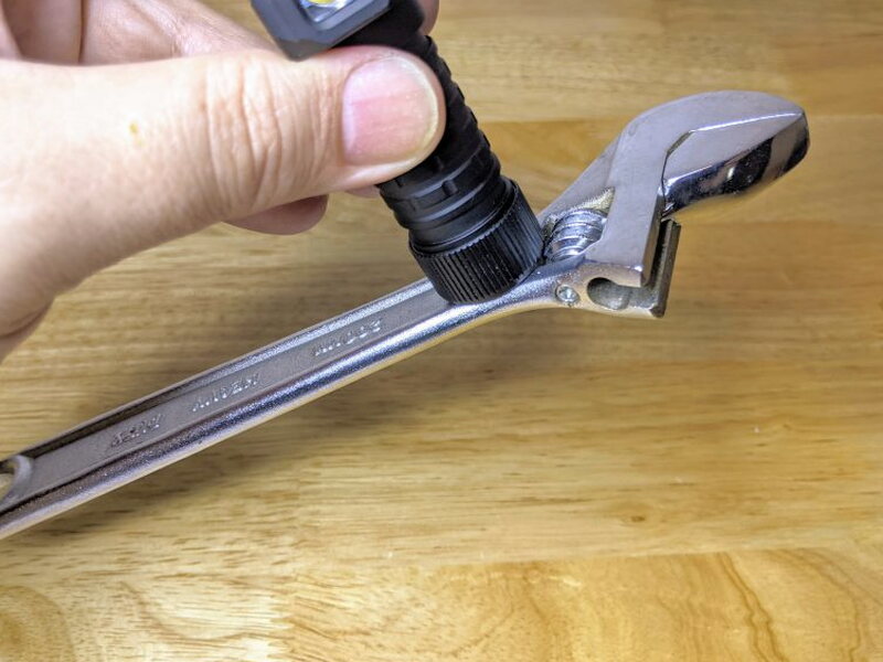 The magnetic tail cap can hold the PT40 against a metal wrench.