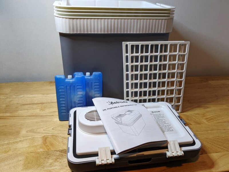 The included lid, dividers, ice packs, manual, and cooler body.